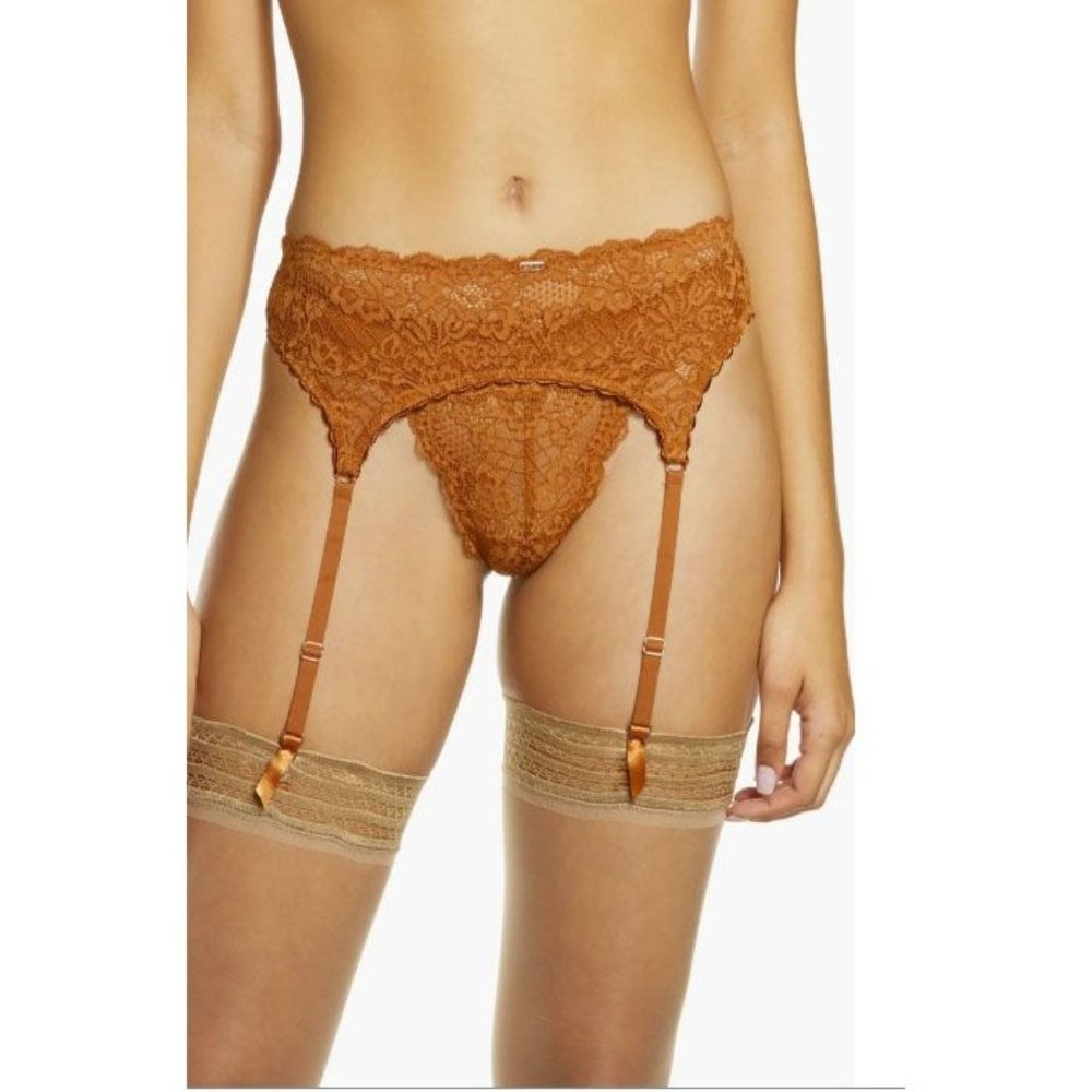 LOVE, VERA Garter belt NWOT 1X/2X